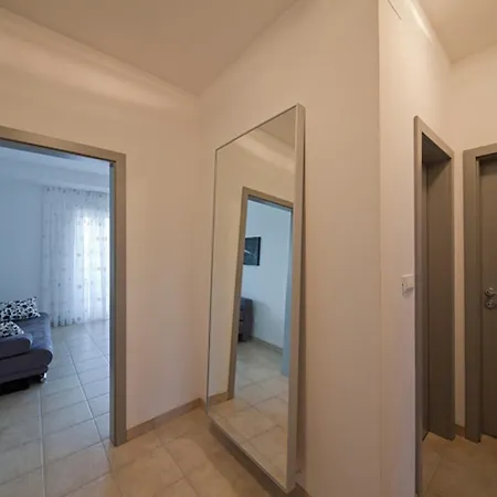 Ivy - Modern With Terrace בול