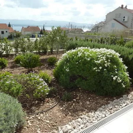 דירה Ivy - Modern With Terrace *